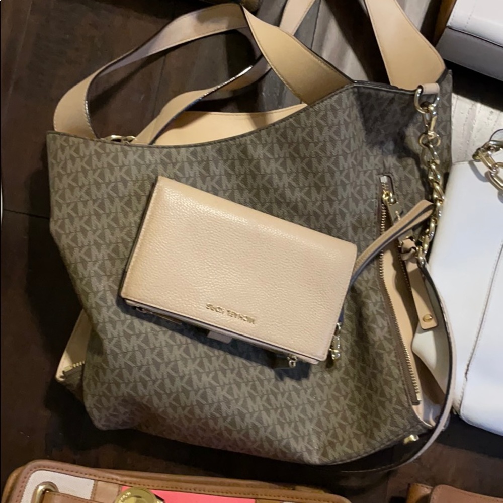 MK purses - Picture 2 of 8